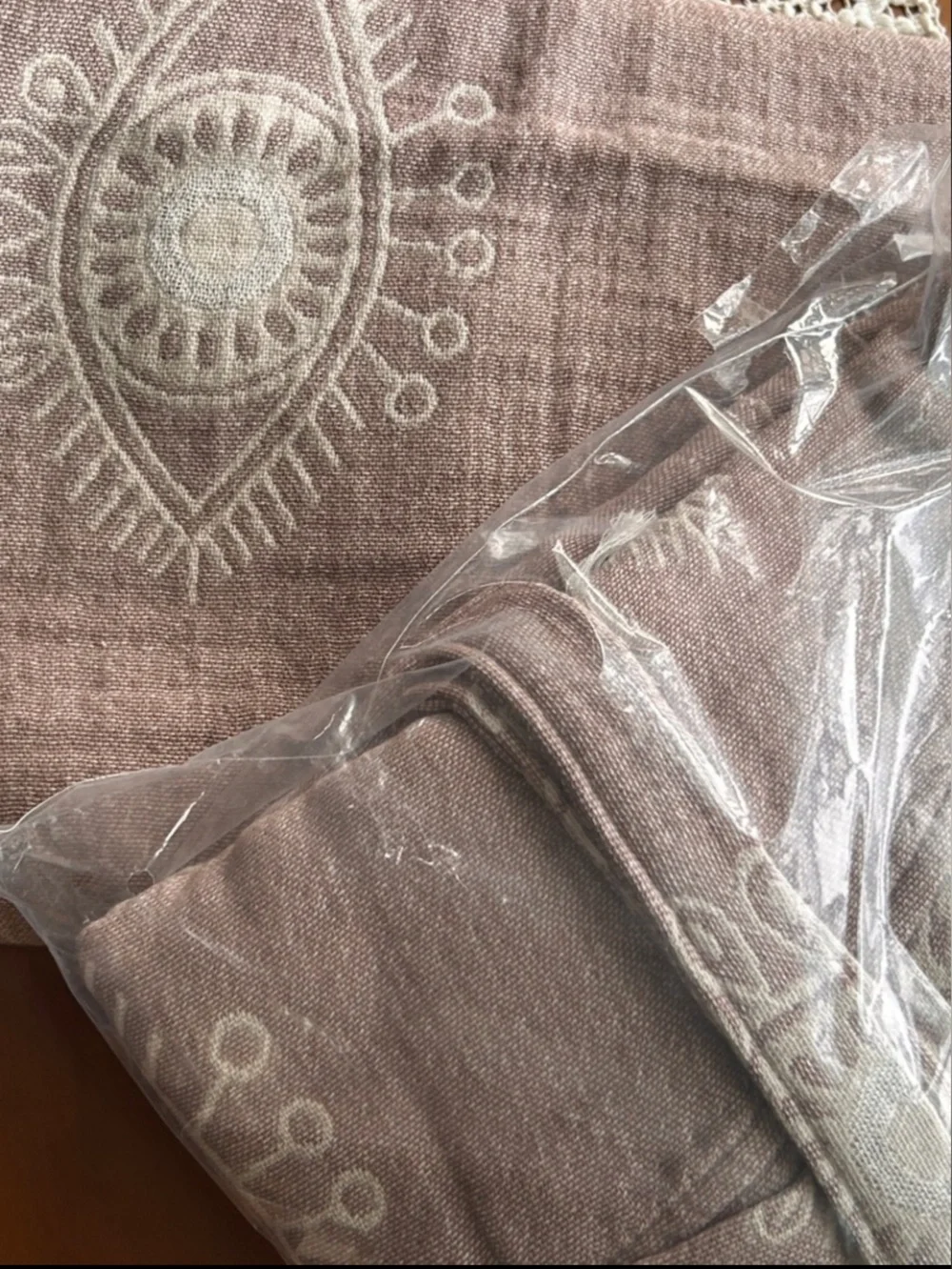 Woven Never Printed Luxury M Fabulous Eyes 100% Turkish Cotton Towel NEW